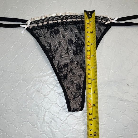 Victoria’s Secret light pink and black nylon lace v-string - Picture 7 of 12